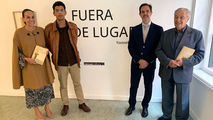 Youssef Taki -segundo por la izquierda-, junto a la alcaldesa de Ciudad Real, Eva María Masías, y el vicerrector de Cultura, César Sánchez 