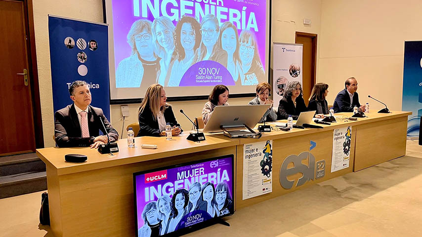 Mesa presidencial de la jornada Mujer e Ingeniería