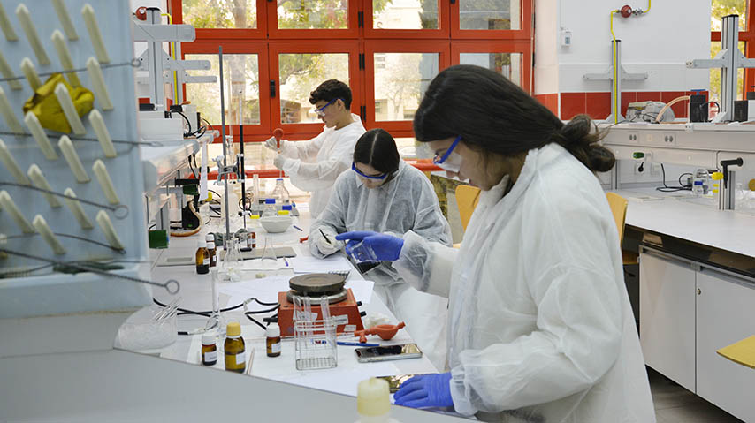 Olimpiada científico-tecnológica para alumnos de Bachillerato, organizada por la Facultad de Químicas.