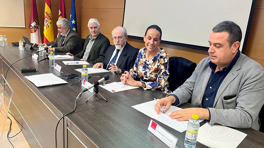 Luis Arroyo -centro- flanqueado por José Juan Ruiz, José María Barreda, Eva María Masías y Fernando Callejas