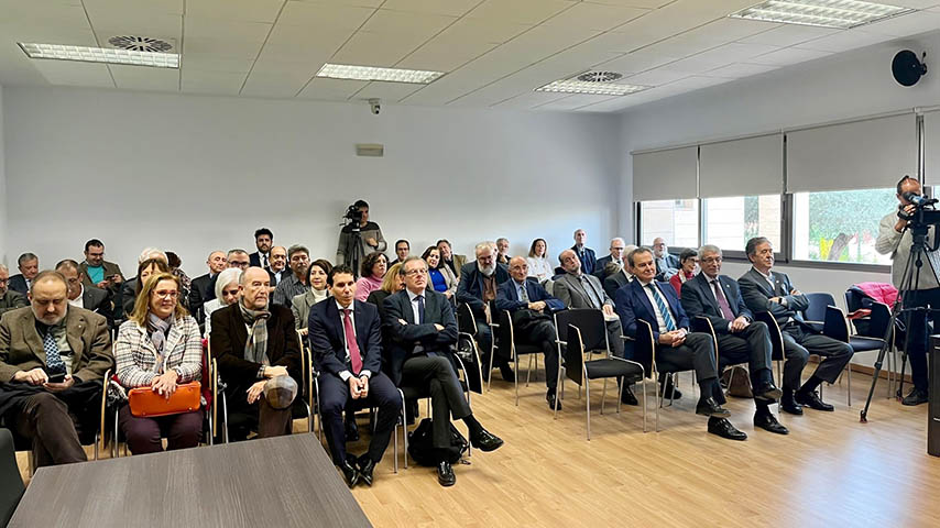 Asistentes al primer pleno de la Academia de Ciencias Sociales y Humanidades de Castilla-La Mancha 