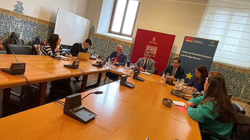 Presentación de la jornada sobre verdad y urgencia en comunicación en contextos de crisis.
