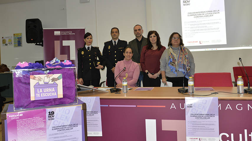 Jornada conmemorativa del 25N en la Facultad de Letras.