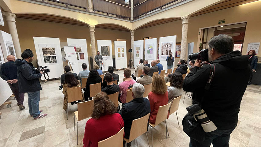 La UCLM inaugura en Toledo una exposición sobre el despertar turístico de la Catedral Primada