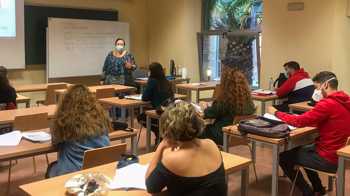 alumnos en clase de idiomas