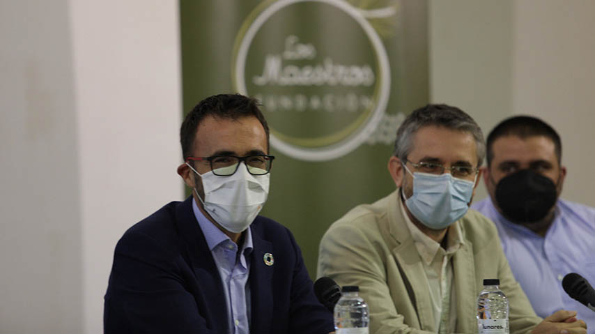 César Sánchez Ortiz (centro), director académico de la UCLM, en la inauguración del curso de verano sobre despoblación.