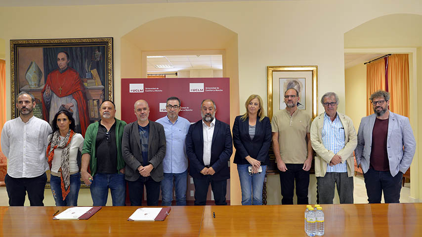 Firma del convenio de colaboración para la creación de la cátedra UCLM-CCOO.