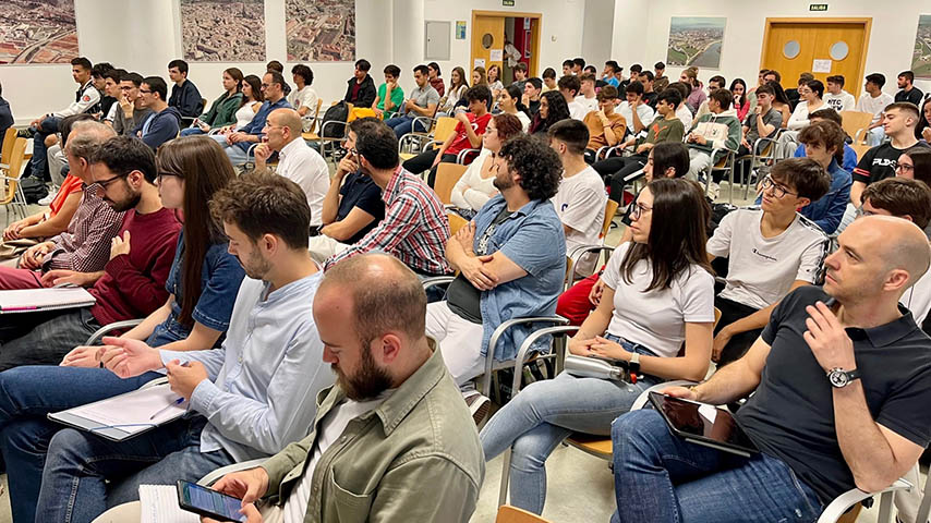Público asistente a la conferencia de Jesús Sanz Serna