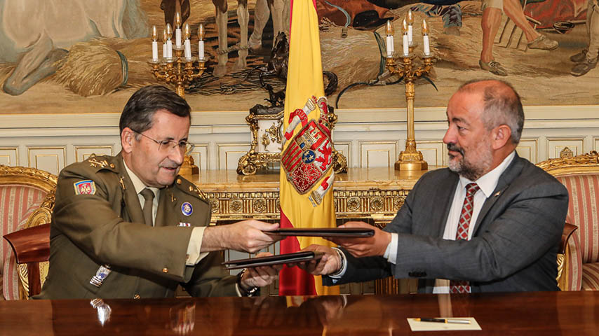 Firma de convenio entre la UCLM y el Ministerio de Defensa.