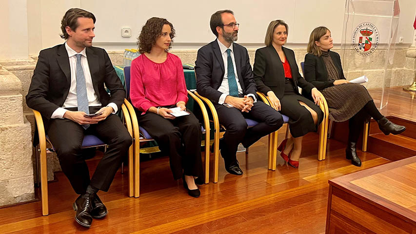 Cinco de los diez investigadores que recibieron sus medallas