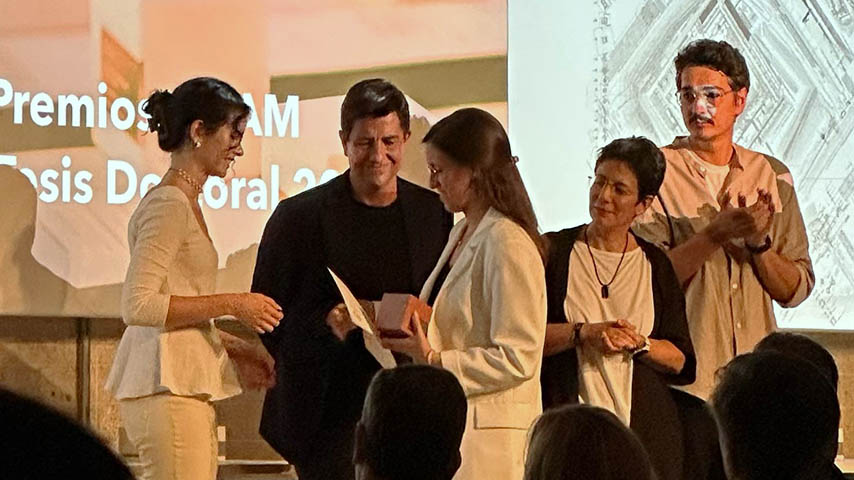 Entrega del premio COAM a Celia Peces.