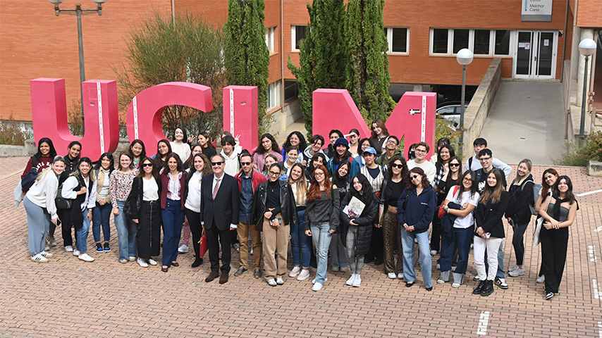 Bienvenida a estudiantes internacionales en el campus de Cuenca