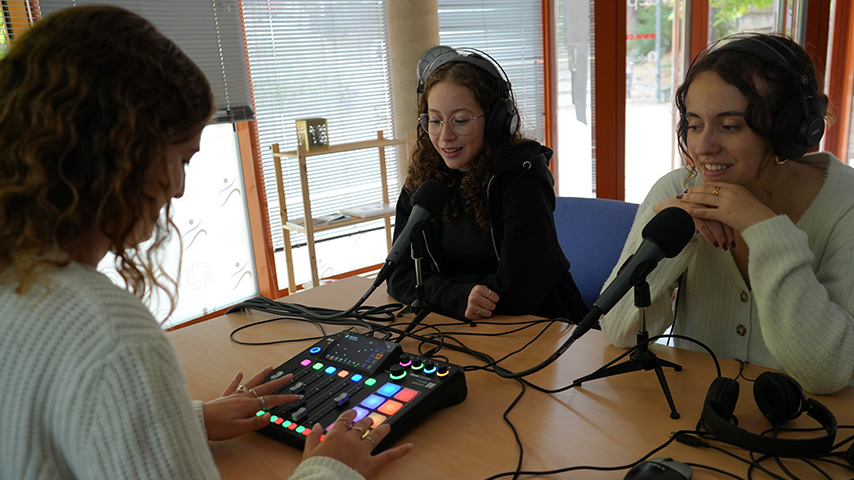 Alumnas participan en el canal de Twitch de Cultura y Deporte de la UCLM.