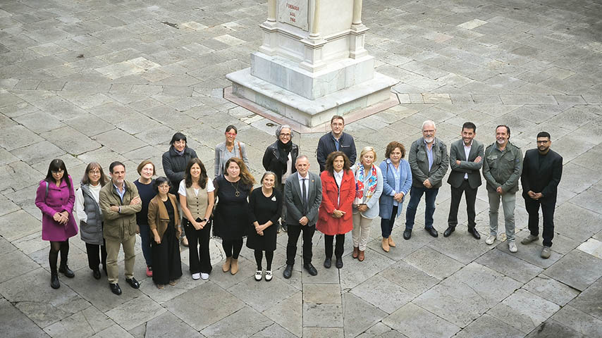 Comisión Sectorial de Proyección Cultural y Social y del personal técnico de Extensión Universitaria en Oviedo.