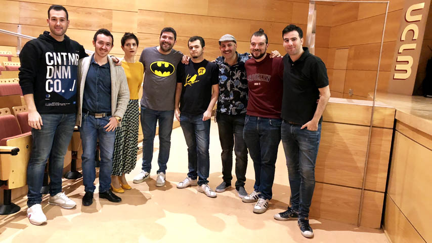 Los finalistas posan con los cómicos Agustín Durán y Nacho García
