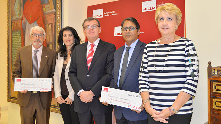 Entrega del cheque de la carrera solidaria Campus a Través 2019.