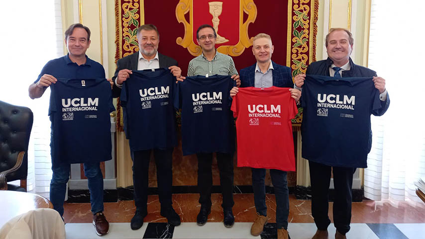 Representantes de la UCLM y el Ayuntamiento de Cuenca