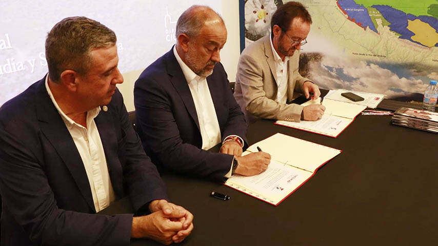 Firma de convenio entre la UCLM y el Ayuntamiento de Brazatortas.