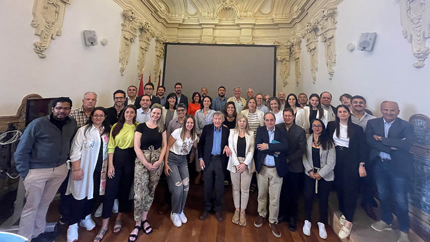 Curso de Derecho del Trabajo dirigido a profesionales de América Latina con especialidad en Relaciones Laborales.