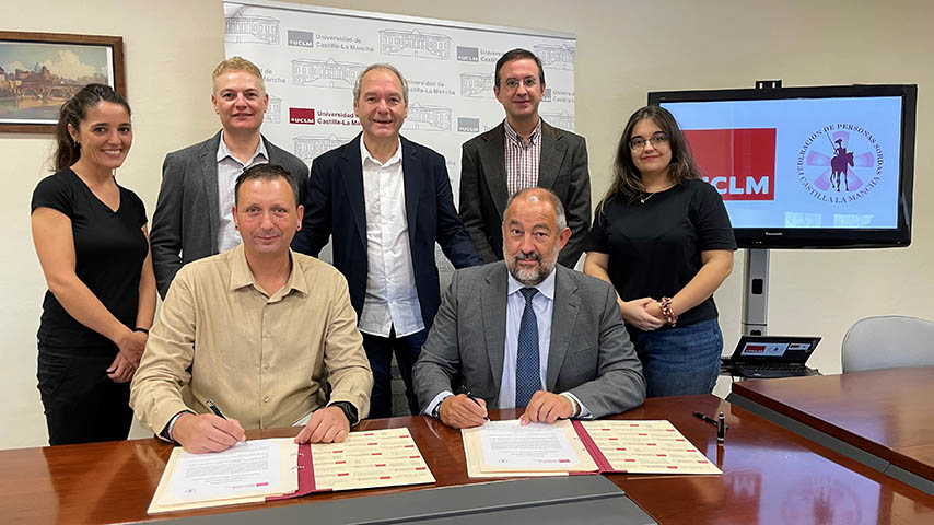 Firma del convenio con la FESORMANCHA