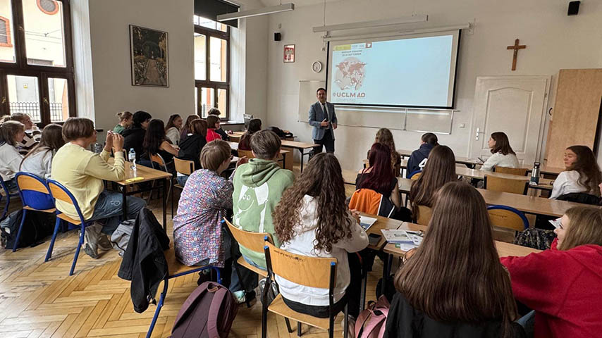 La UCLM presenta en Polonia su oferta académica y de servicios