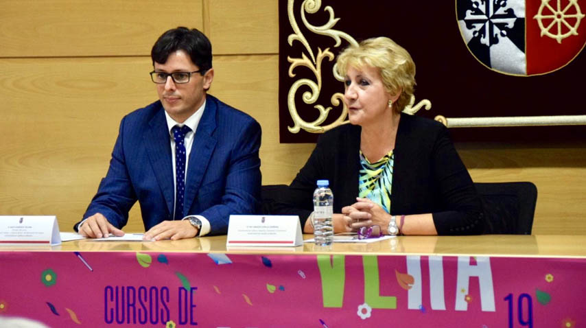 El director del curso, Sixto González, y la vicerrectora María Ángeles Zurilla