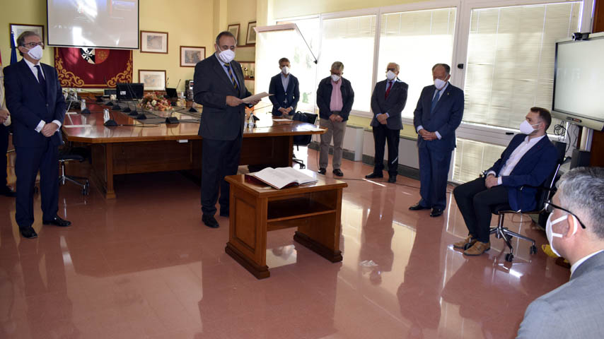 Nuevos miembros del Consejo Social se disponen a tomar posesión.