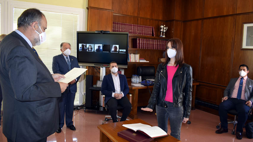 Un momento de la toma de posesión de un nuevo miembro del Consejo Social.