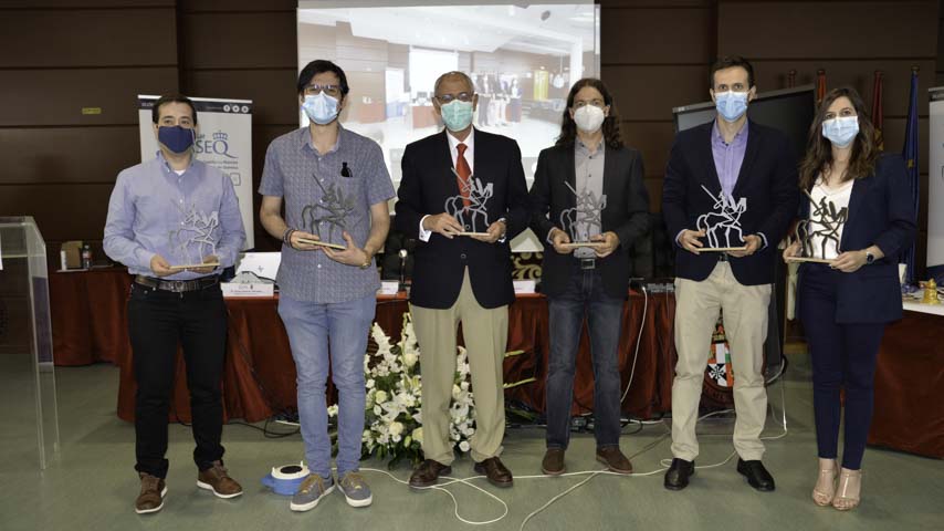 Reconocimiento de la RSEQ CLM a Ernesto Martínez Ataz.