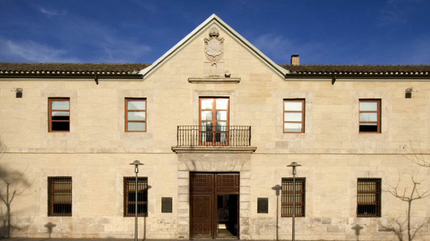 Fachada principal del Rectorado de la UCLM, en Ciudad Real