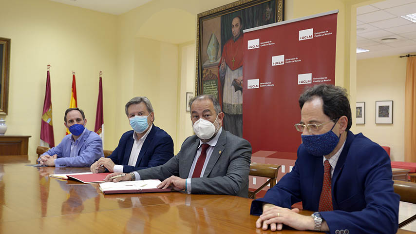 Firma de convenio marco entre la UCLM y el COIIM-Delegación Ciudad Real.