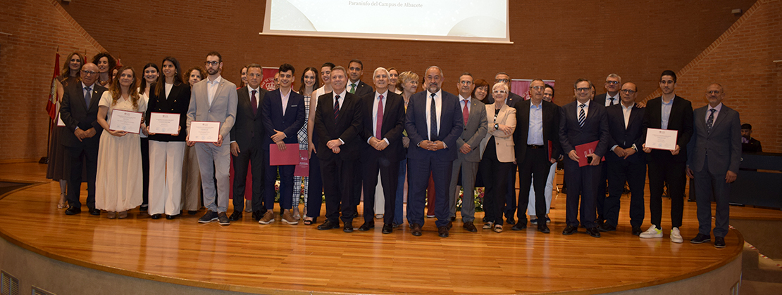 Entrega premios reconocidos del Consejo Social