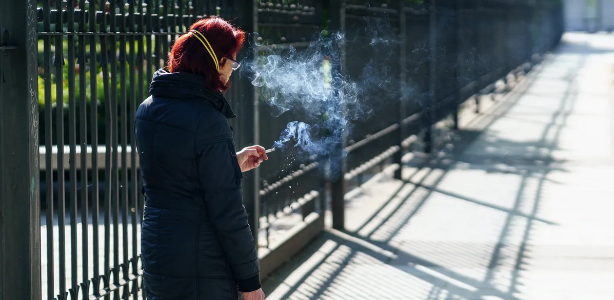 Prohibición de fumar en calles y terraza