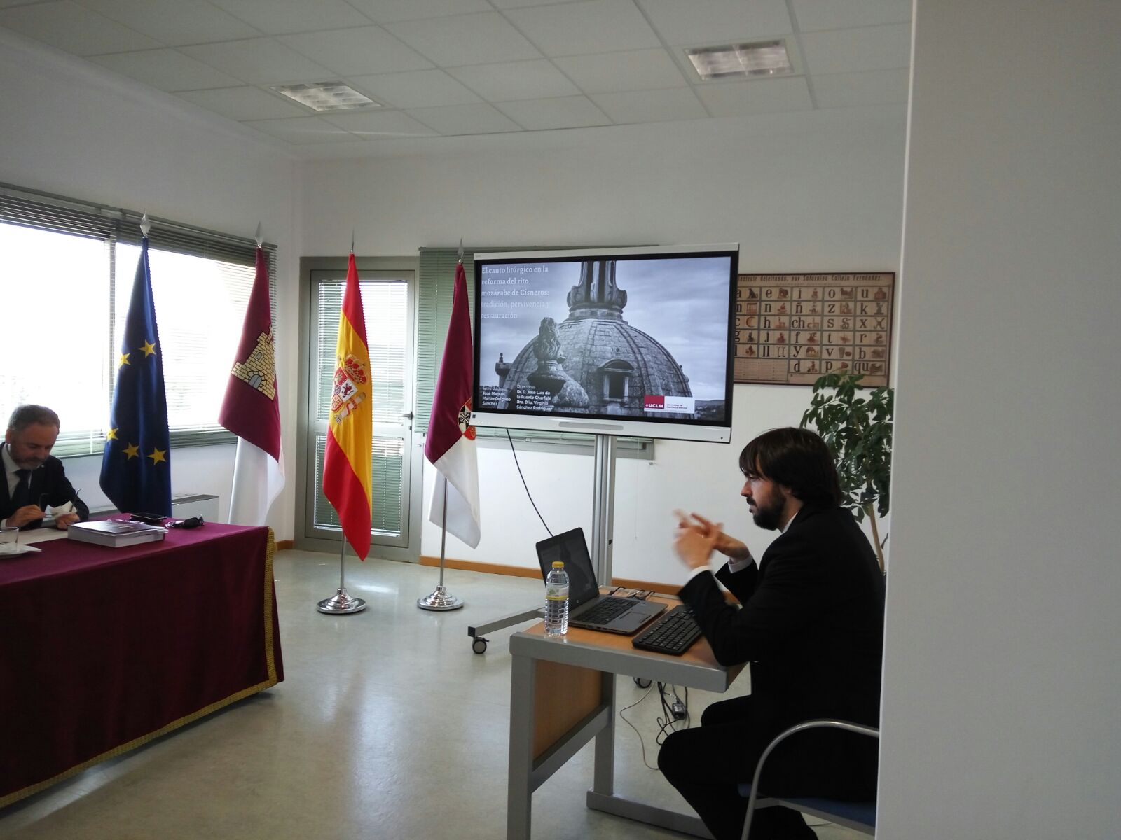 Lectura y defensa de la tesis El canto l
