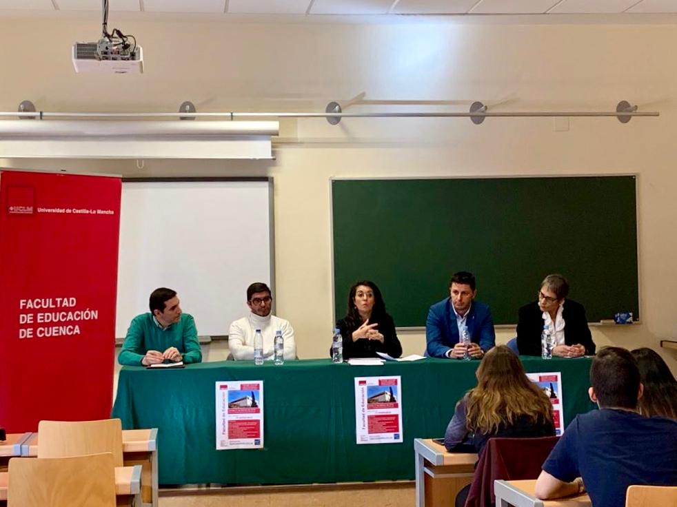 Jornada Egresados y alumnos de 4º curso